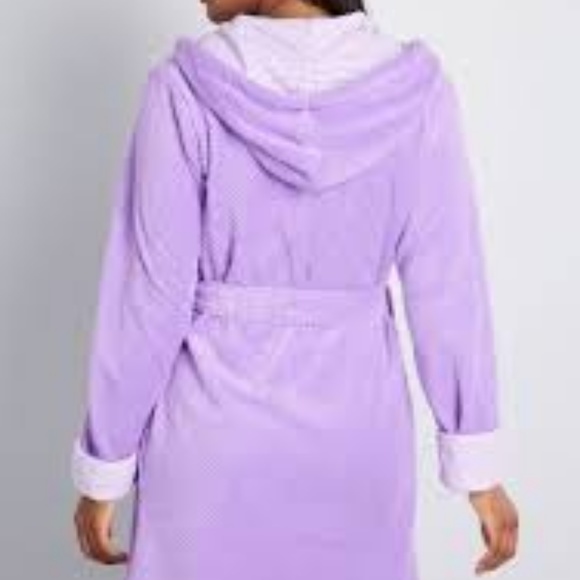 ModCloth Plush Lavender Short Hooded Robe sz M/L - Picture 7 of 7